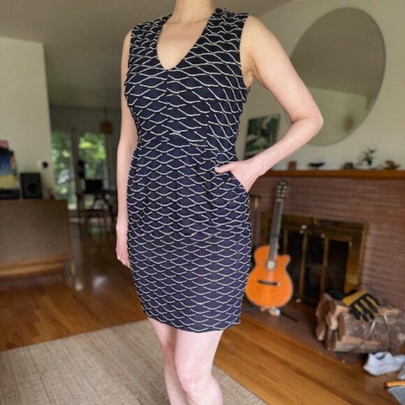 🔥Textured sleeveless dress with pockets and full length back zipper - very sexy - Picture 3 of 13